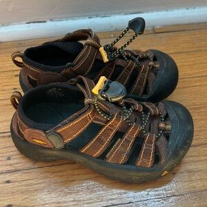 Keen Newport H2 waterproof hiking sandal